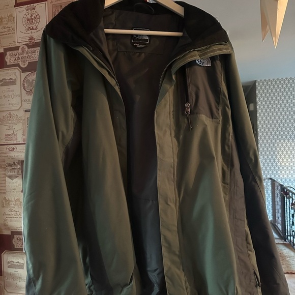 worn once Men’s North Face jacket size medium - Picture 4 of 5